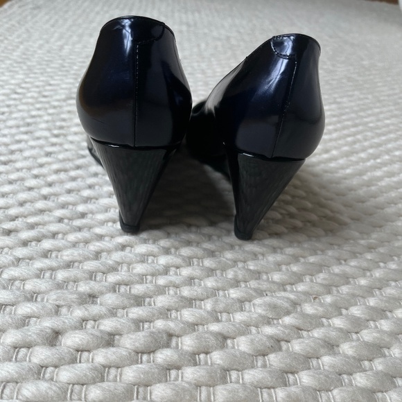 Pierre Hardy Womens Navy Blue Patent Leather Black Wedge Heel 38 Round Toe - Picture 5 of 6
